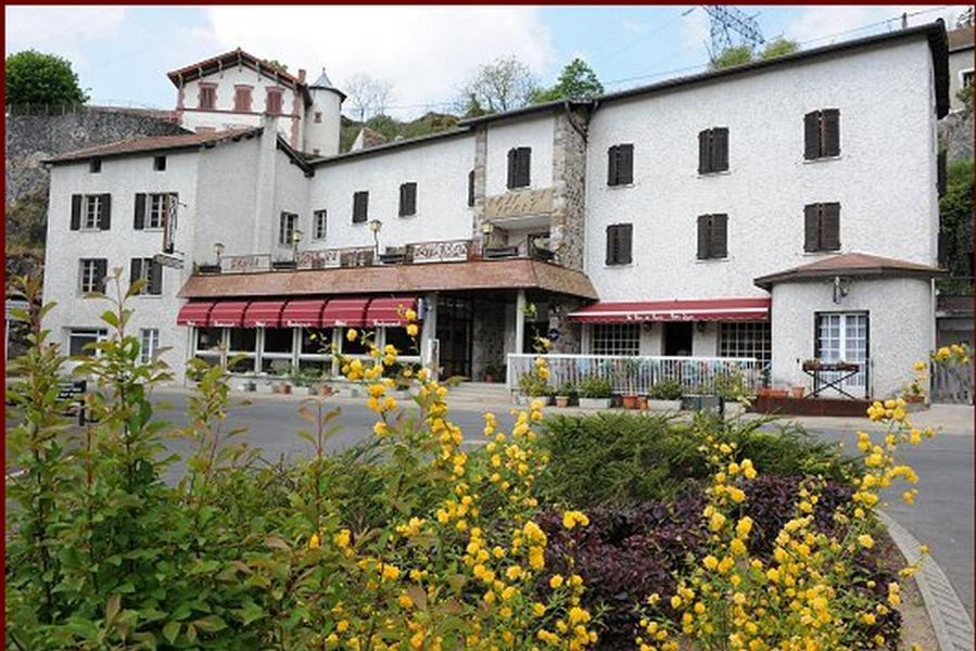 Hotel Restaurant Le Pain De Sucre Monistrol-d'Allier Bagian luar foto
