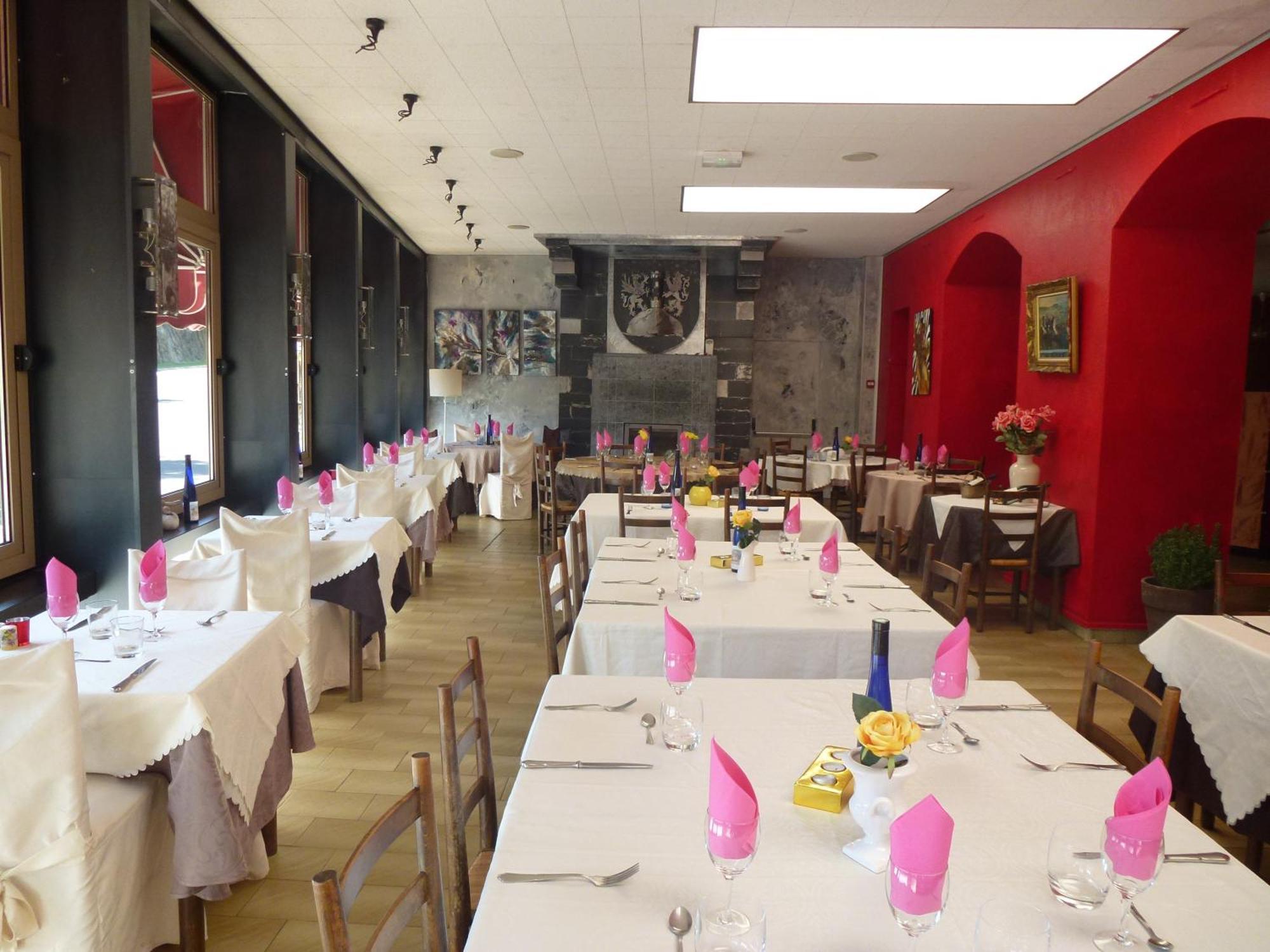 Hotel Restaurant Le Pain De Sucre Monistrol-d'Allier Bagian luar foto